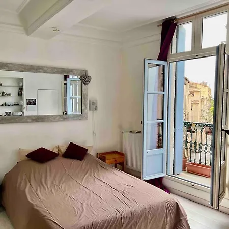 La Petite Maison Aux Volets Bleu - Apartment