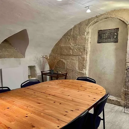 La Petite Maison Aux Volets Bleu - *